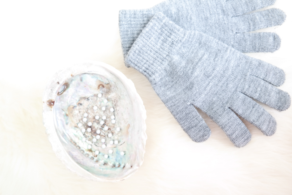 therubinrose-blog-münchen-beauty-diy-Handschuhe-verzieren-Perlen-Nieten-selber machen-einfach-selbst machen-selbst basteln-basteln-winter