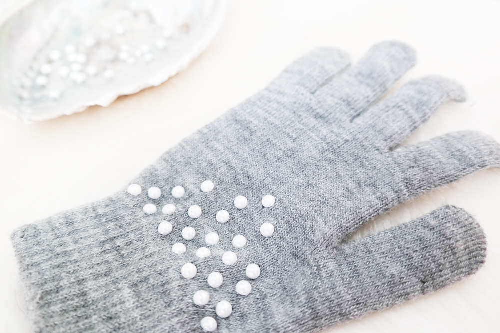 therubinrose-blog-münchen-beauty-diy-Handschuhe-verzieren-Perlen-Nieten-selber machen-einfach-selbst machen-selbst basteln-basteln-winter