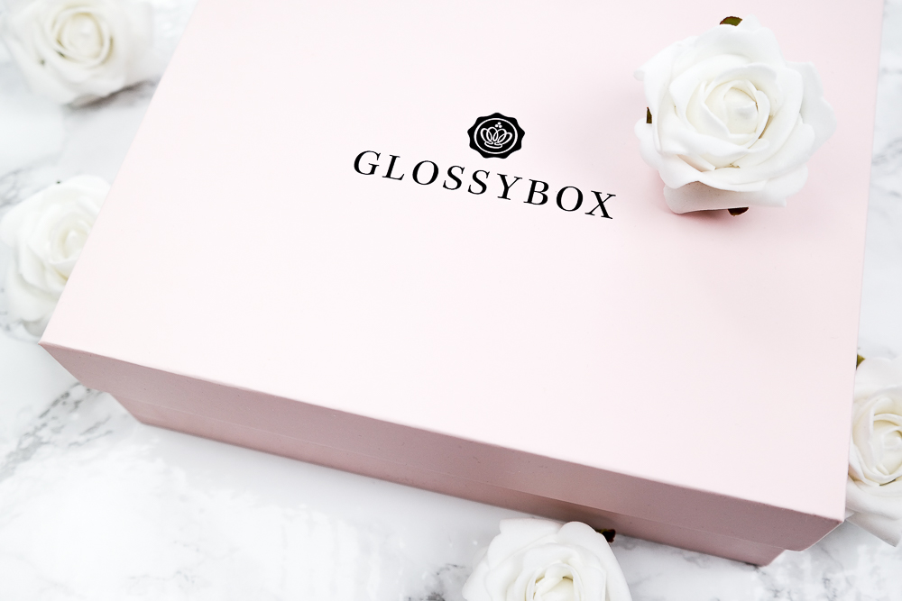 TheRubinRose-Glossybox-Modeblob München-Fashionblog München-Fashionblog-Modeblog-Glossybox-Beauty-Olaz-Benefit-Loreal-Beauty blender-John Frieda-rosa Schachtel