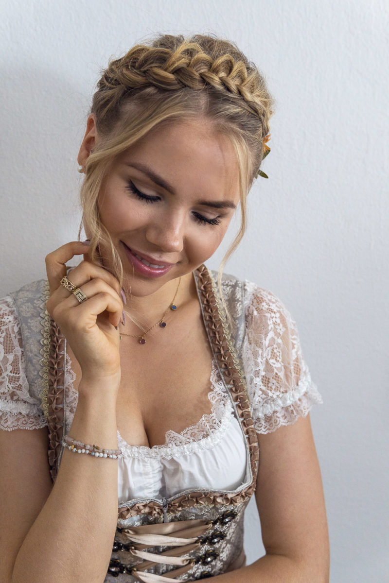Dirndl Frisuren für mittellange Haare mit Anleitung - TheRubinRose