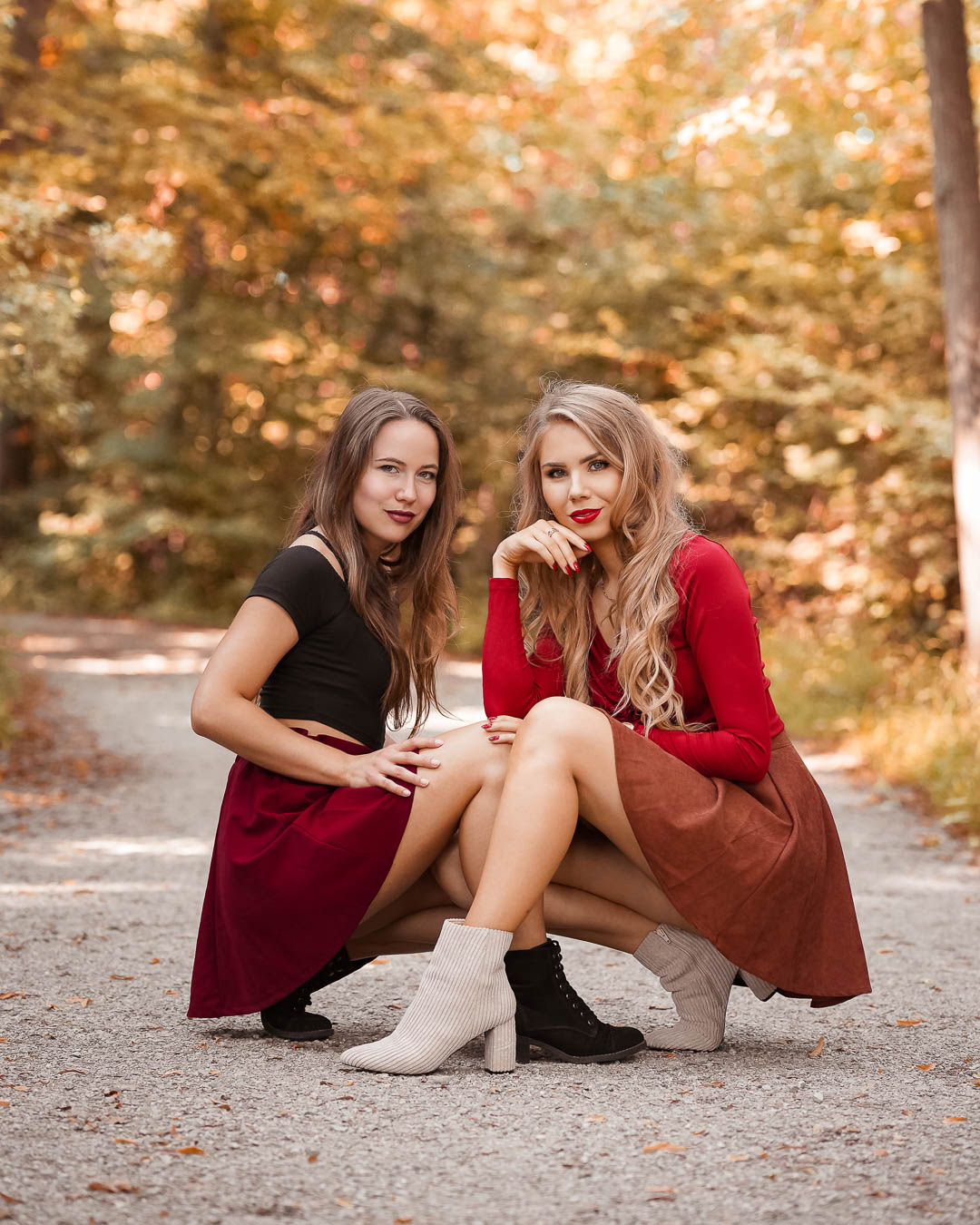 Herbstliches Freunde Foto im Wald mit Lightroom Preset Golden Grace
